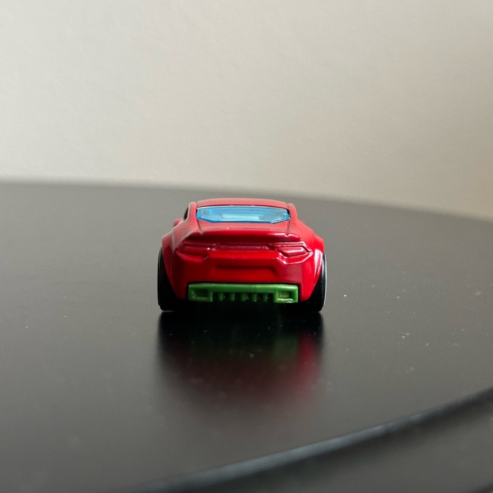 2009 HOT WHEELS TORQUE TWISTER #04 HW RESCUE RED 1:64 DIECAST 2.5" CAR - Picture 4 of 13